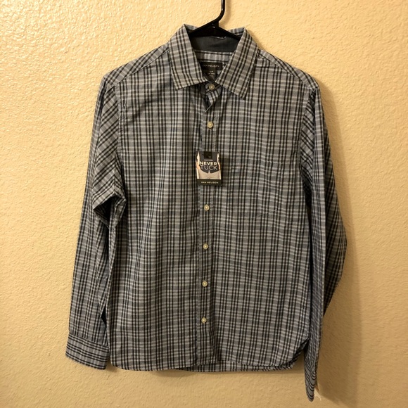 Van Heusen Other - NWT Van Heusen Button Down Casual Shirt Blue Sz S